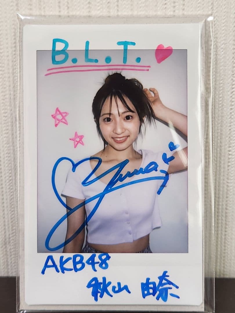 当選品】AKB48 秋山由奈 直筆サイン入りチェキ - メルカリ