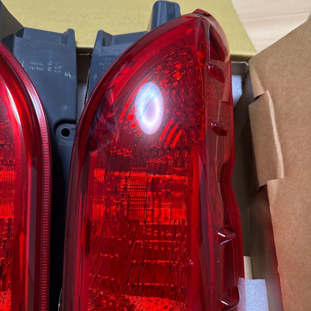 200系 ハイエース 純正テールランプ 8型 新車外し - メルカリ