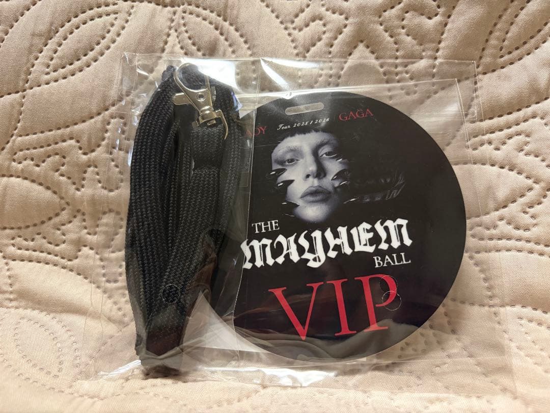 LADY GAGA THE MAYHEM BALL VIPラミネートパス 新品 - メルカリ
