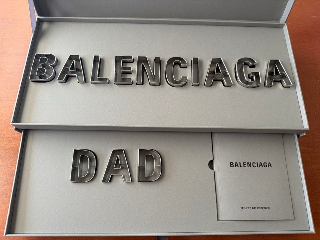 バレンシアガ BALENCIAGA クッキー 型 非売品 - メルカリ