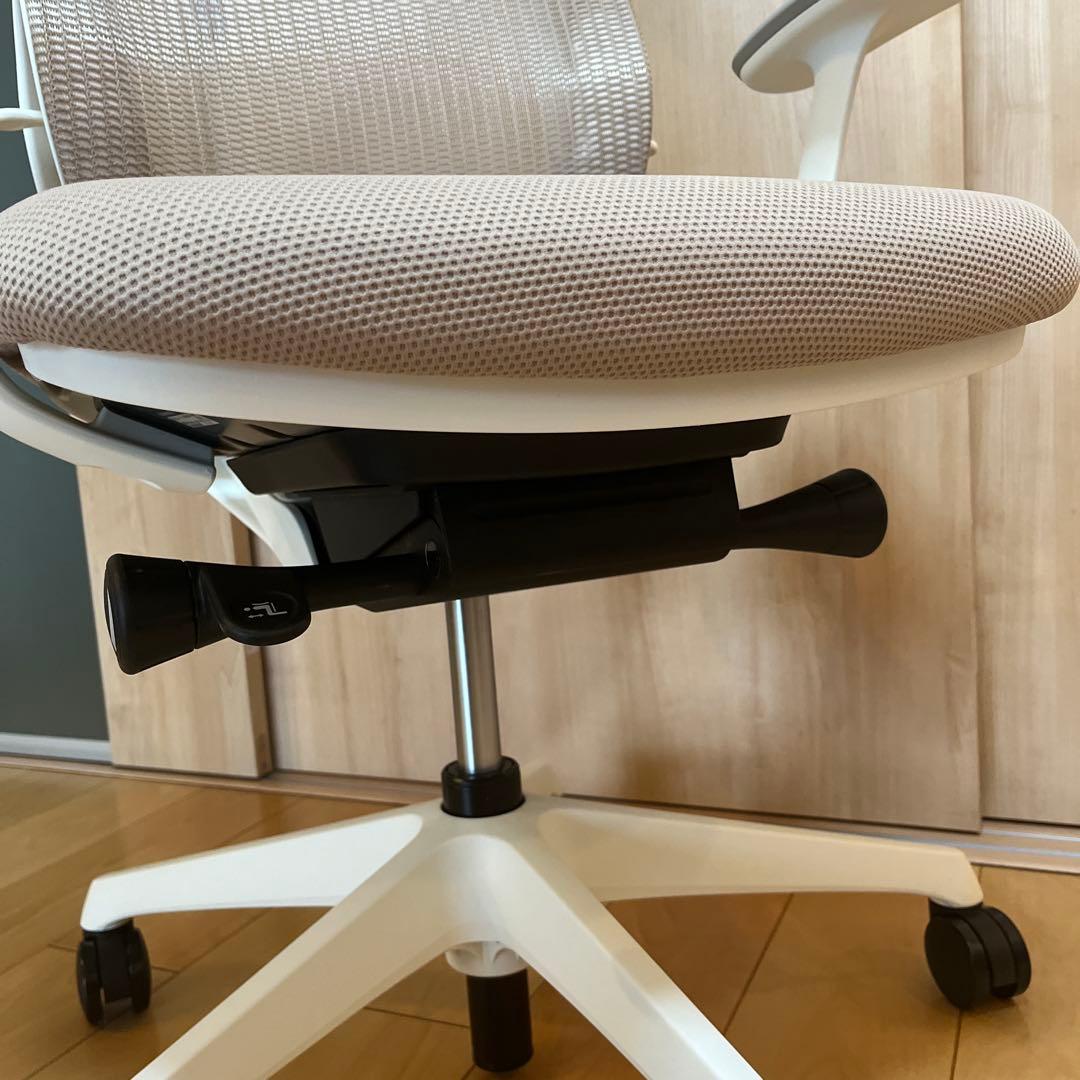 美品】2021年製 オカムラ シルフィー ハイバック 可動肘 ライトグレー