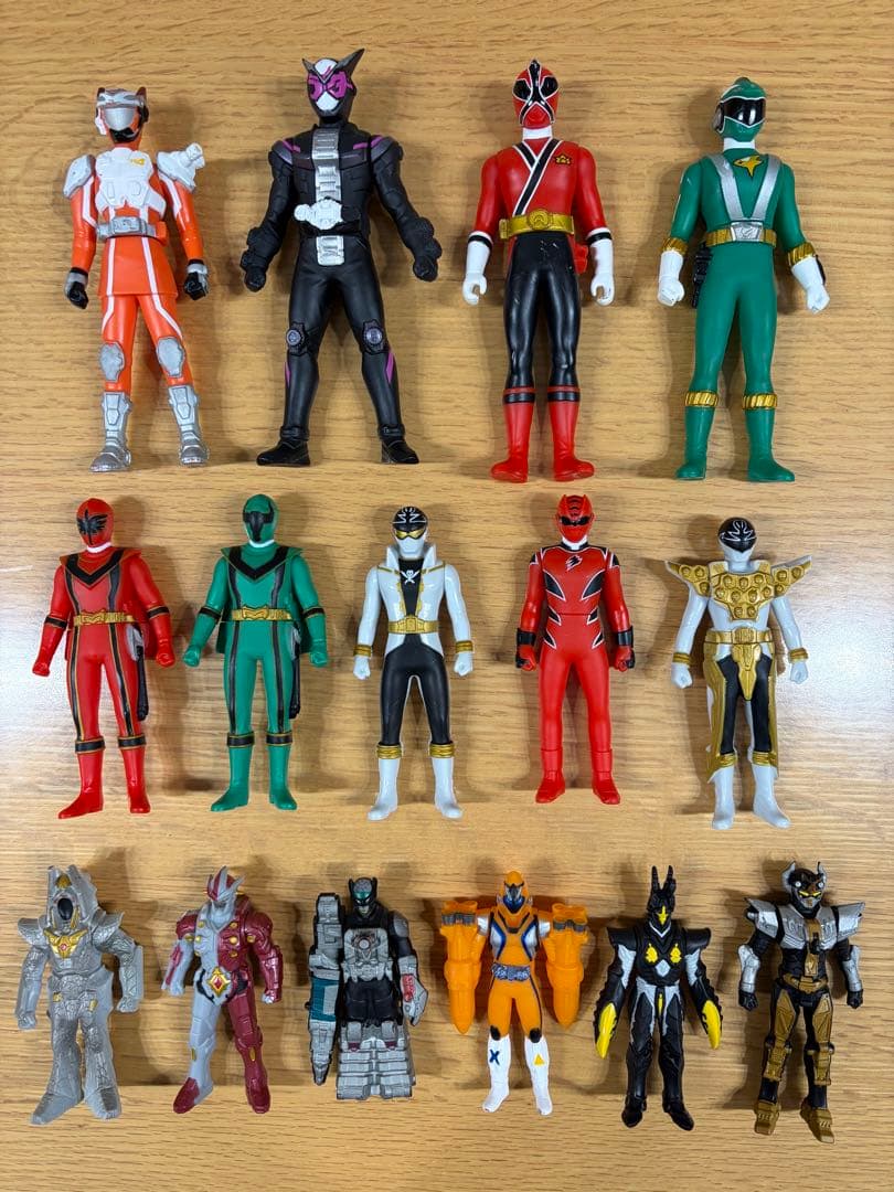 超美品 ウルトラマン＋仮面ライダー＋戦隊モノ＋特撮モノ ソフビ100体