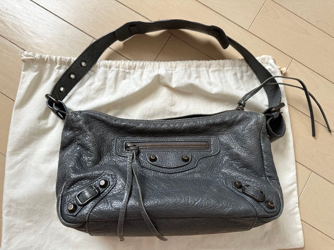 バレンシアガ バッグ　ショルダーバッグ バレンシアガ ショルダーポーチ エクスプローラー レザー 532298