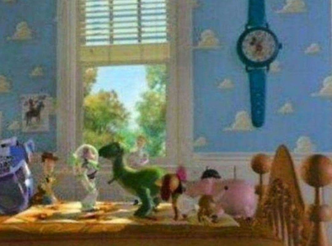 連休最終日セール】トイストーリー アンディ部屋の壁掛け時計 - メルカリ