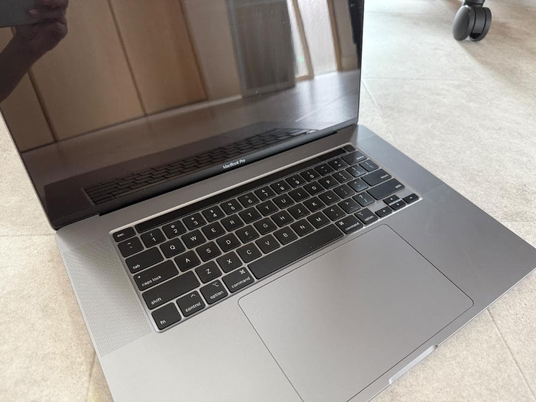 MacBook Pro 16 (2019) i9/32GB/2TB/USキー