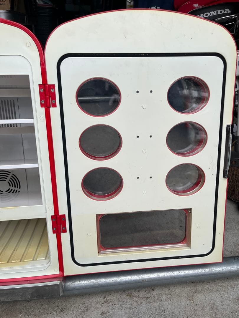 自動販売機型冷蔵庫 アメリカンレトロデザイン - メルカリ