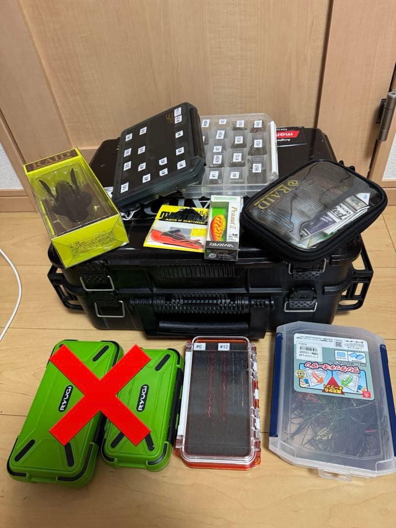 バス釣り引退セット 有名ルアー、フック300本以上、小物等 - メルカリ