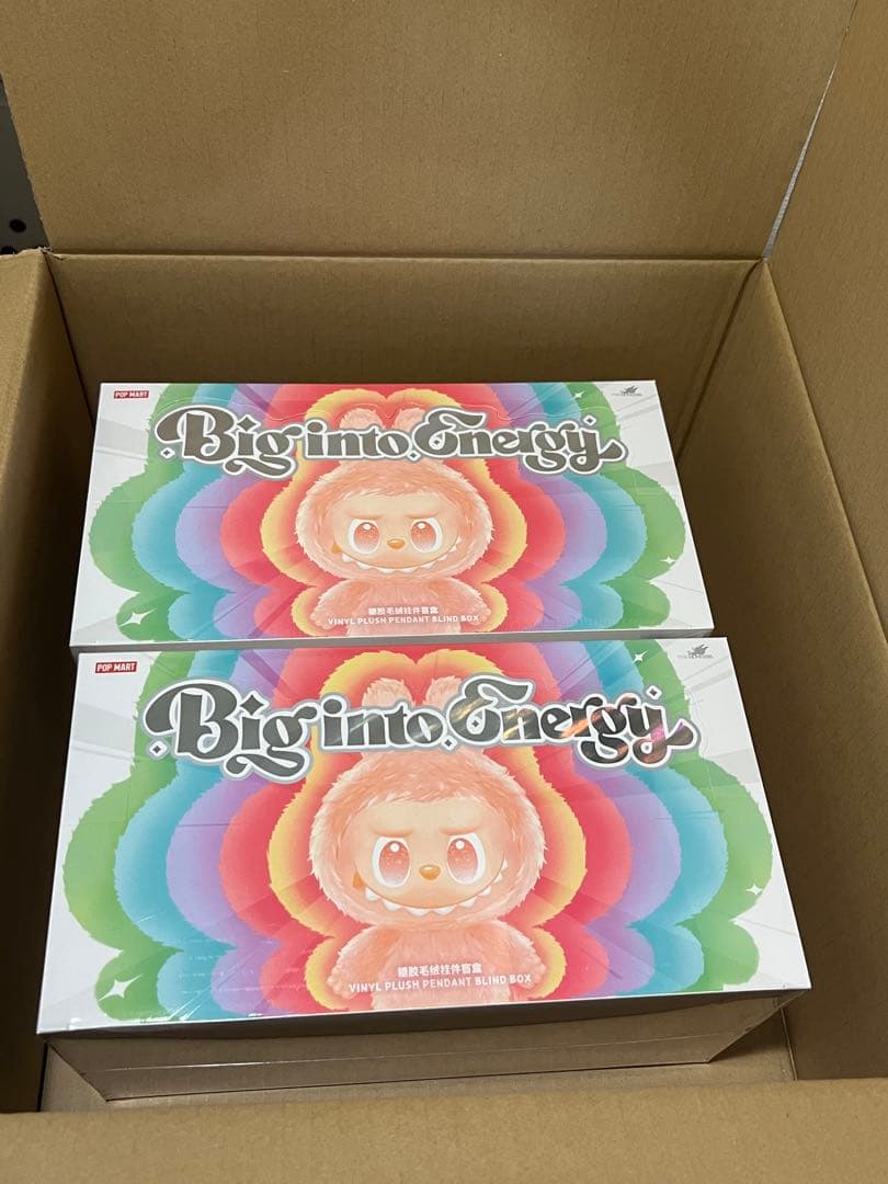 草むらから歩いてたらいきなり出てきた伝説のシマエナガ