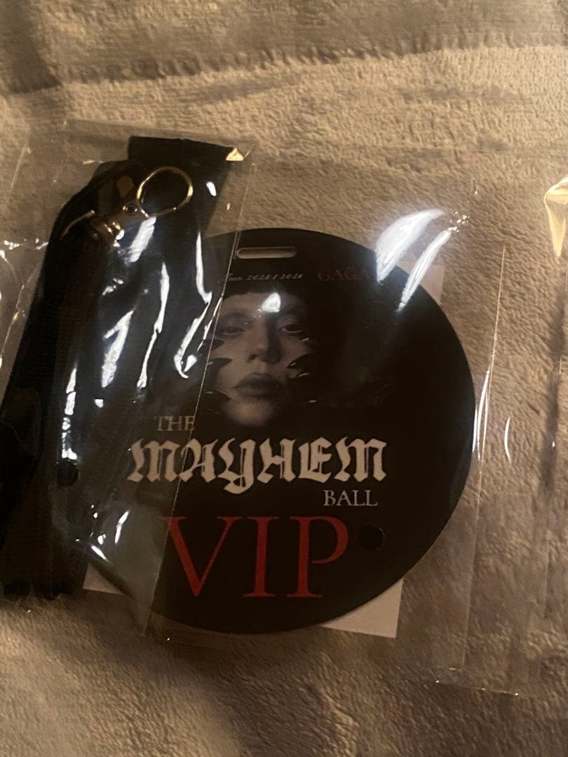 Lady Gaga VIP Gold Merch - 2026年 VIPギフト - メルカリ