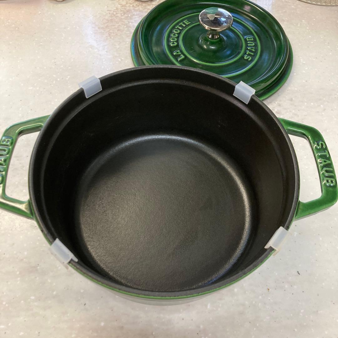 STAUB ストウブ両手鍋　ココット ラウンド18cm 1.7L