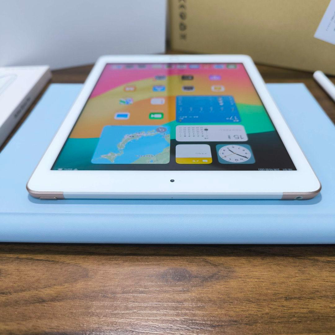 iPad 第6世代 Simフリー 32GB ケースとキーボード、タッチペン - メルカリ