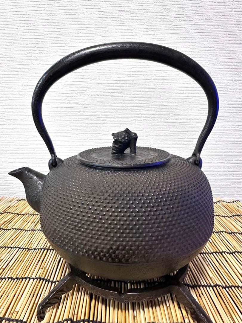 ＵＳＥＤ、良品　南部秀山堂　佐藤 勝弘作　１８型アラレ　鉄瓶　南部鉄瓶　南部鉄器 USED、良品 南部秀山堂 佐藤 勝弘作 18型アラレ 鉄瓶 南部鉄瓶