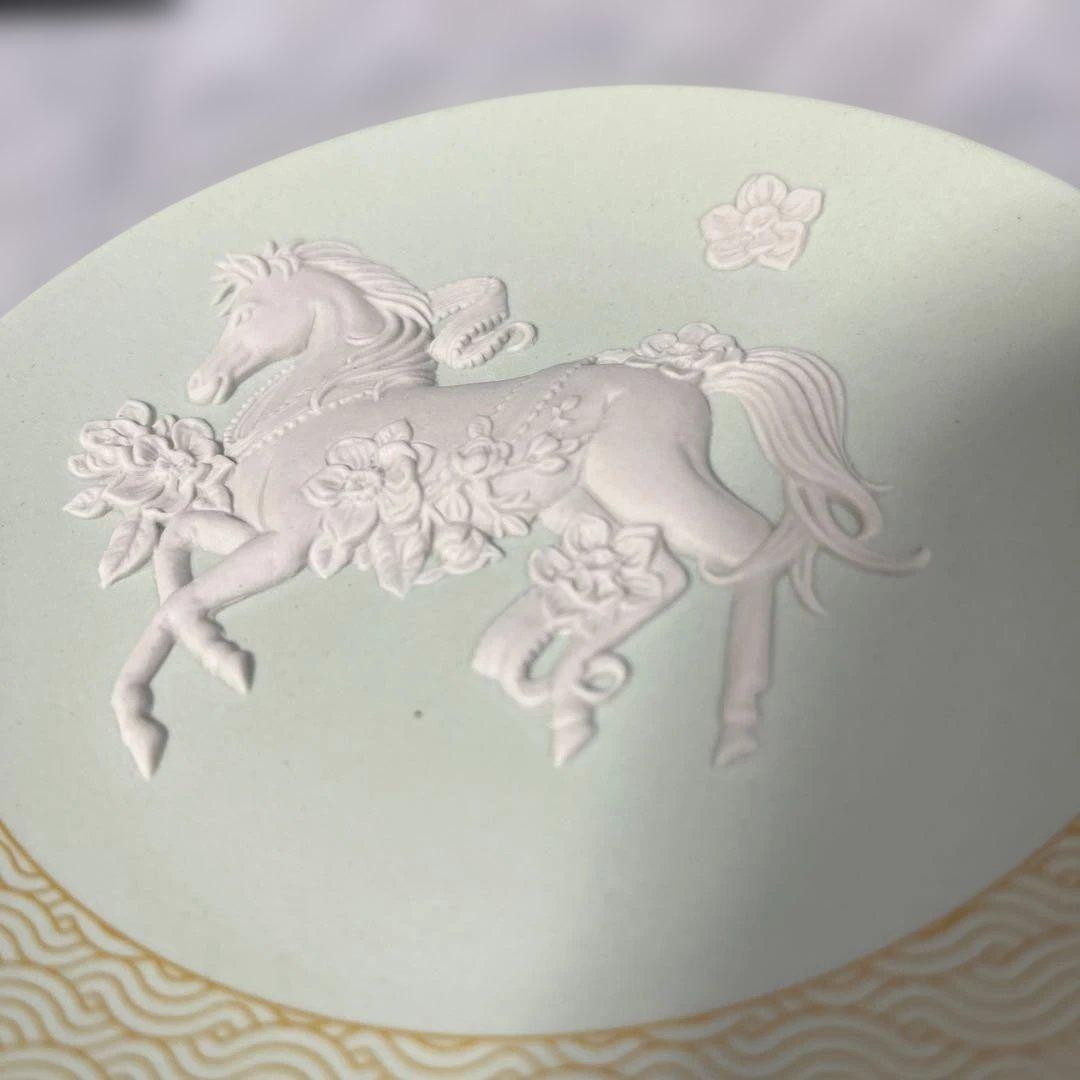新品］Wedgwoodジャスパー 干支トレイ 2026午年、馬 - メルカリ