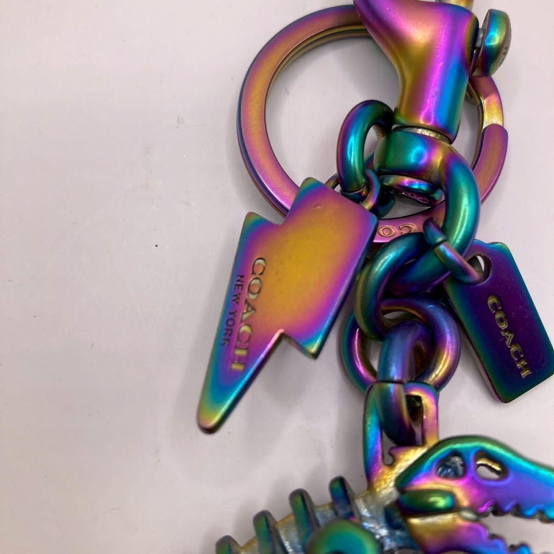 極美品 COACHコーチ レキシー虹色恐竜レインボー キーホルダー