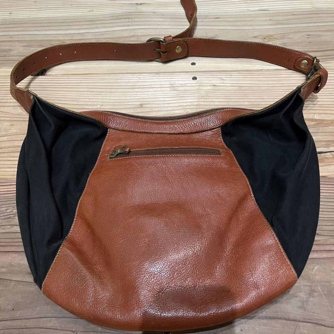 IL BISONTE ショルダーバッグ 斜め掛け ハーフムーン 革 キャンバス