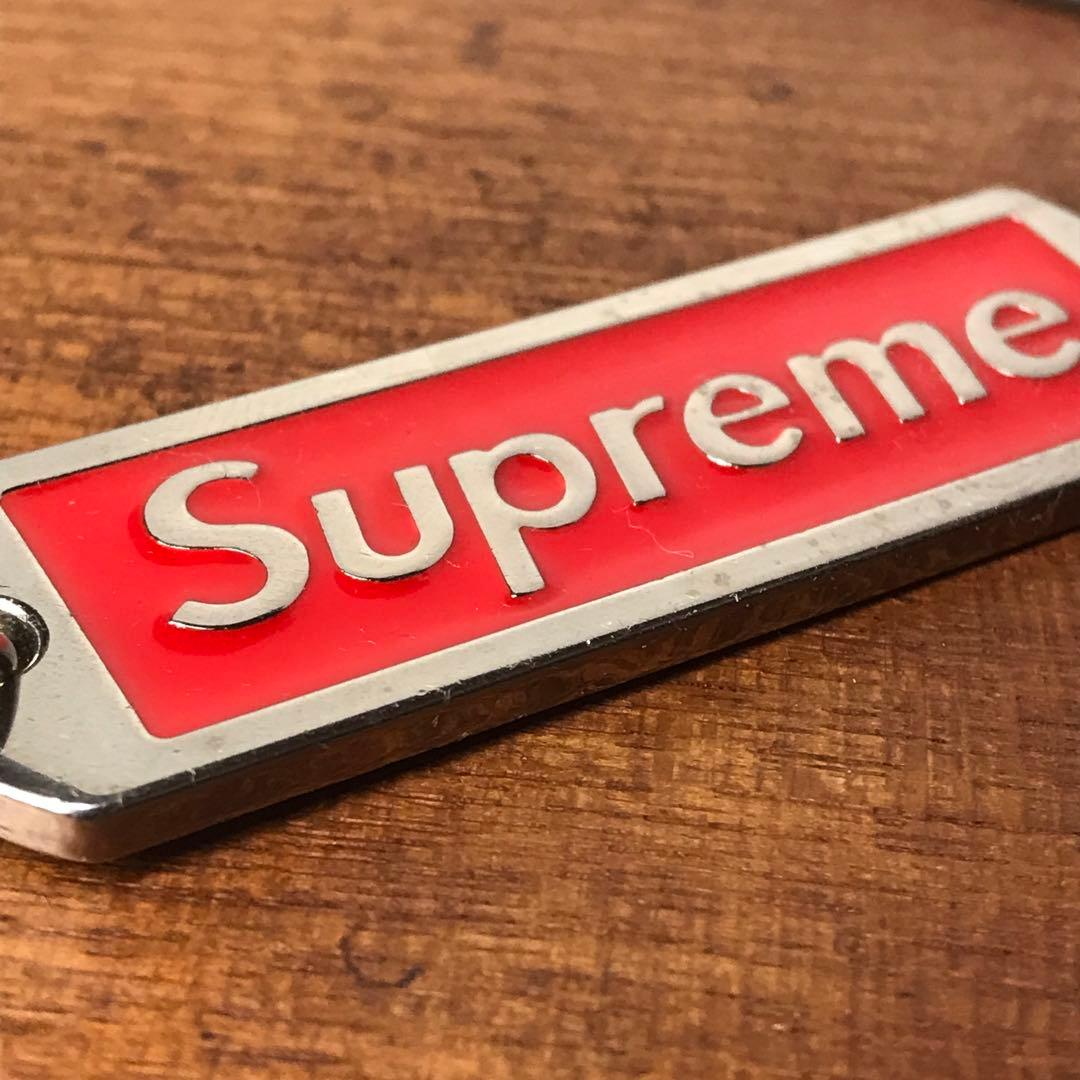 即送】Supreme ボックスロゴ メタル タグ キーホルダー｜シュプリーム