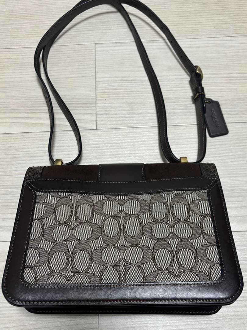 coach アリー ショルダーバッグ パイソン ジャガード スエード - メルカリ