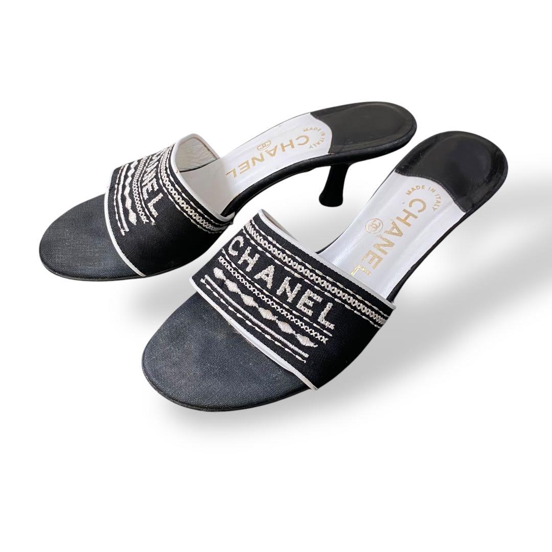 CHANEL ロゴ刺繍 ミュール 白 黒 23-23.5cm - メルカリ