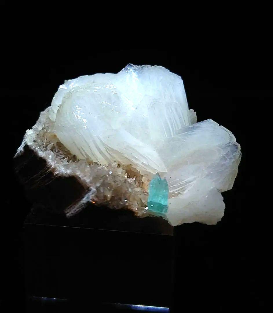 アポフィライト インド産 母岩付き 鉱石 鉱物 ミネラル 標本 原石 犬牙