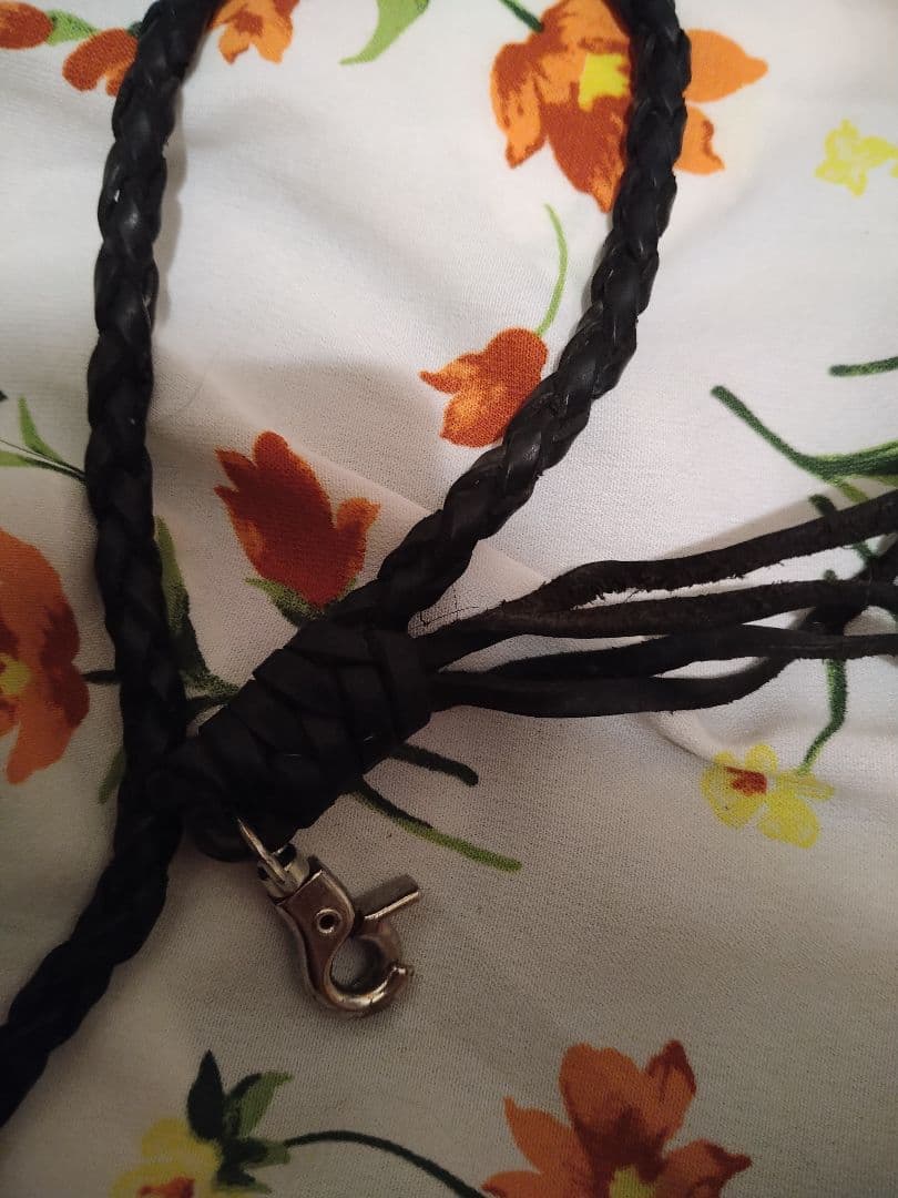 本革　編み込み　カラビナ付き　財布ストラップ(?) KBF（ケービーエフ） 財布 カラビナ付きスリムウォレット レディース