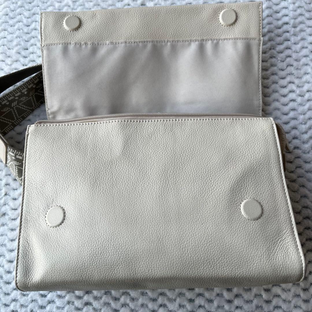 販売終了品 イアパピヨネ 《本革》柄ワイドテープショルダーバッグ ホワイト