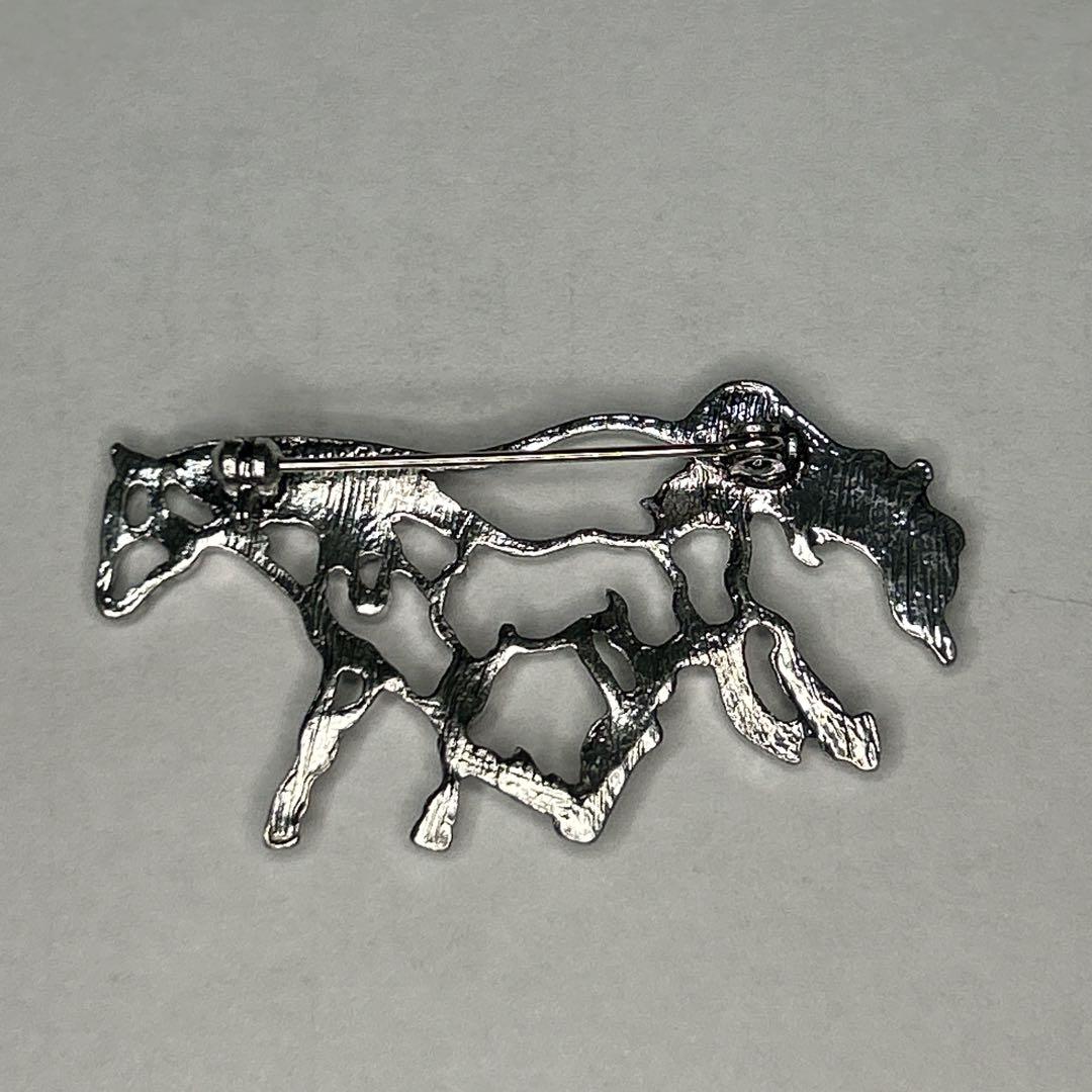ブローチ シルバー 馬 乗馬 馬術 競馬 午年 ホロアウト アンティーク調