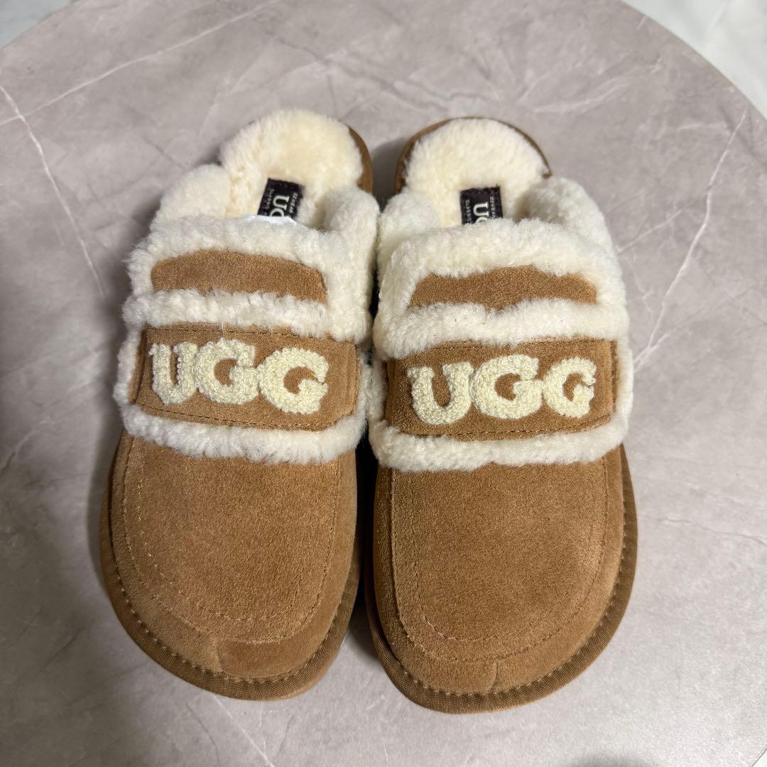 UGG バイオレット シアリング スリッパ プラットフォーム