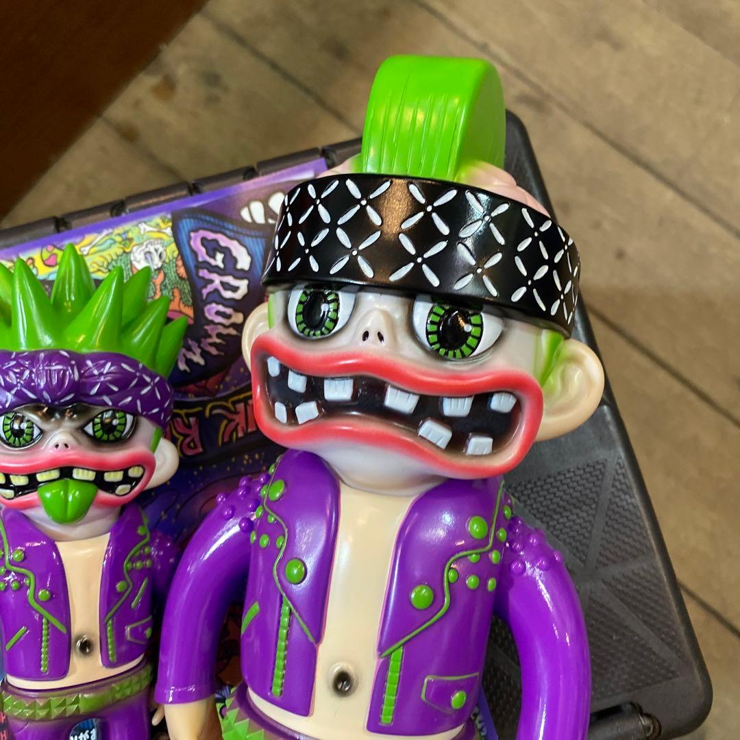 スイサイダル　ブラックブックトイ　グロウスキン 可動式フィギュア 紫緑