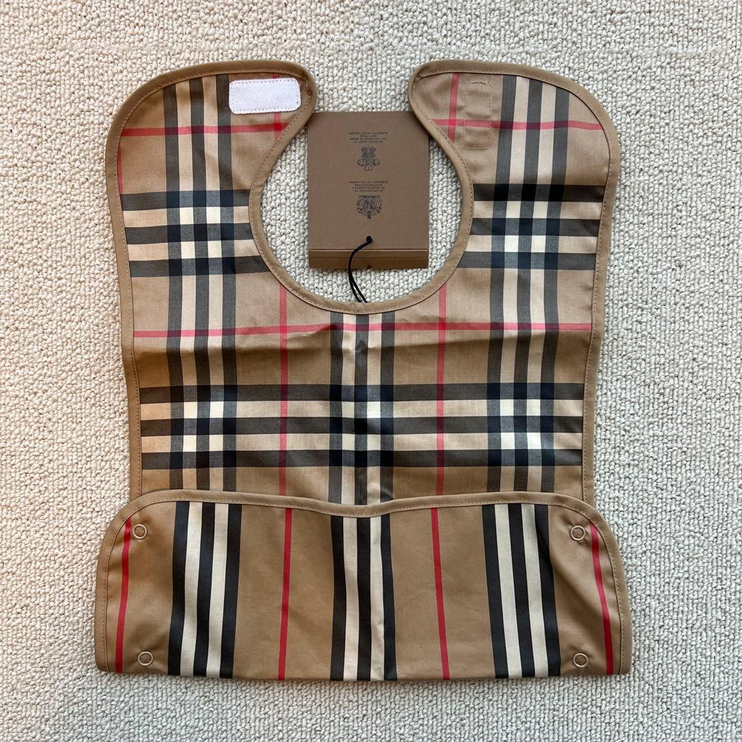 新品タグ付き未使用品【Burberry】バーバリー スタイ前掛けお食事