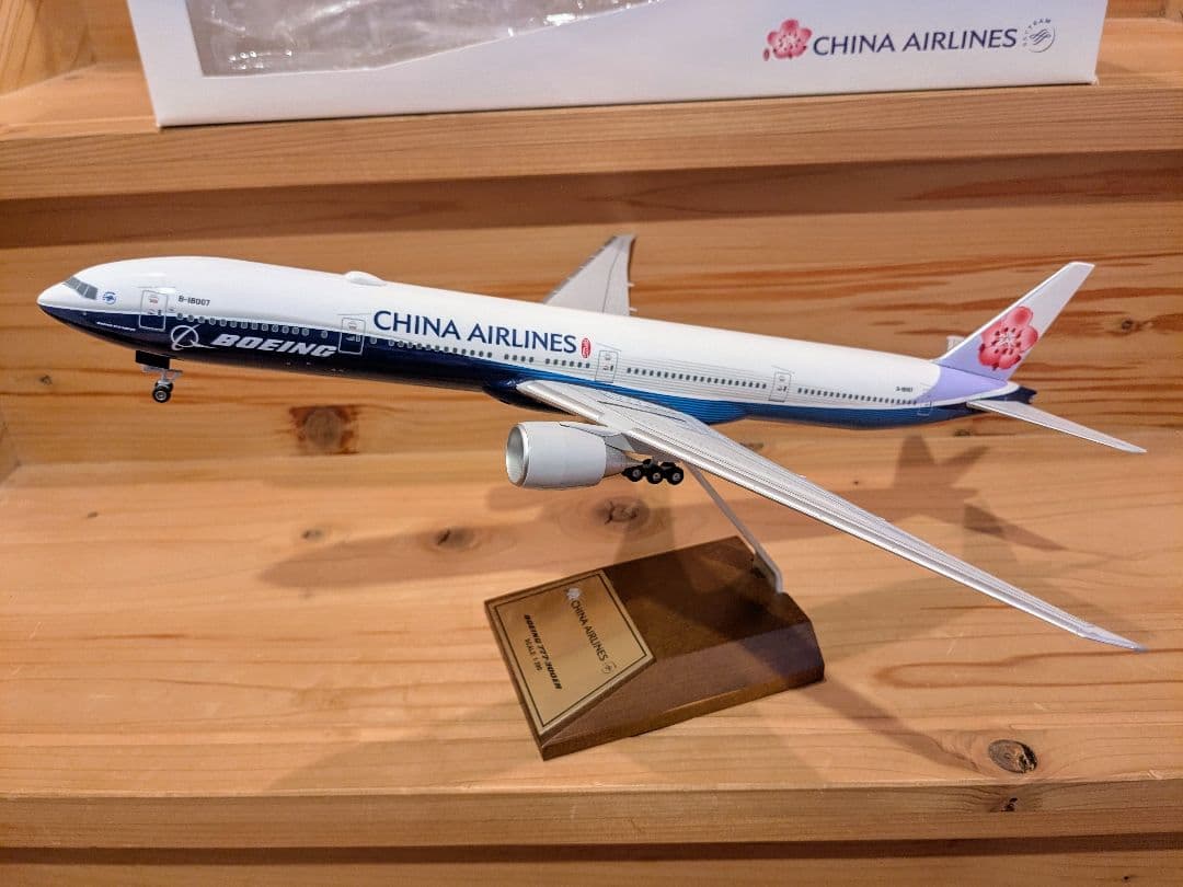 エバーライズ CHINA AIRLINES 777-300ER 1/200 JC WINGS 1/200 (ダイキャスト製) 777-300ER China Eastern Airlines