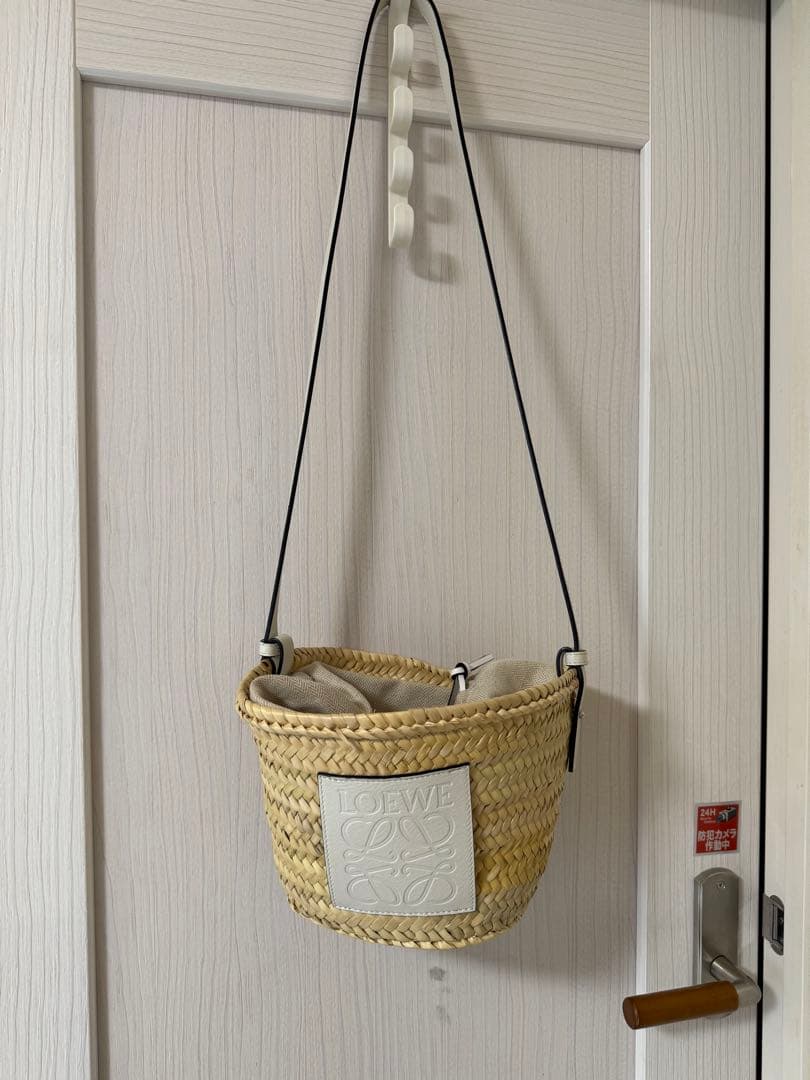 LOEWE ロゴ入りかごバッグ ホワイトの通販はau PAY マーケット - 輸入