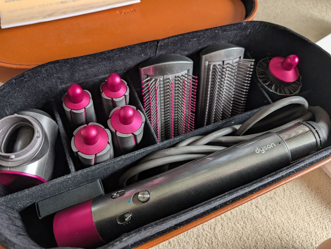 ジ*ン様 美品 dyson エアラップ ドライヤー 新品限定ケース付き - ヘア
