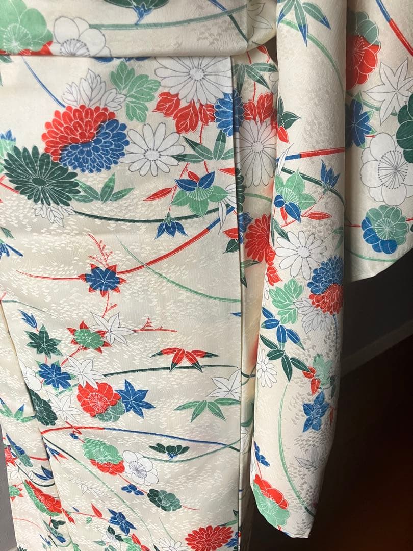 しつけ糸付き新品 小振袖 菊花小紋 単品 洗える着物 - メルカリ