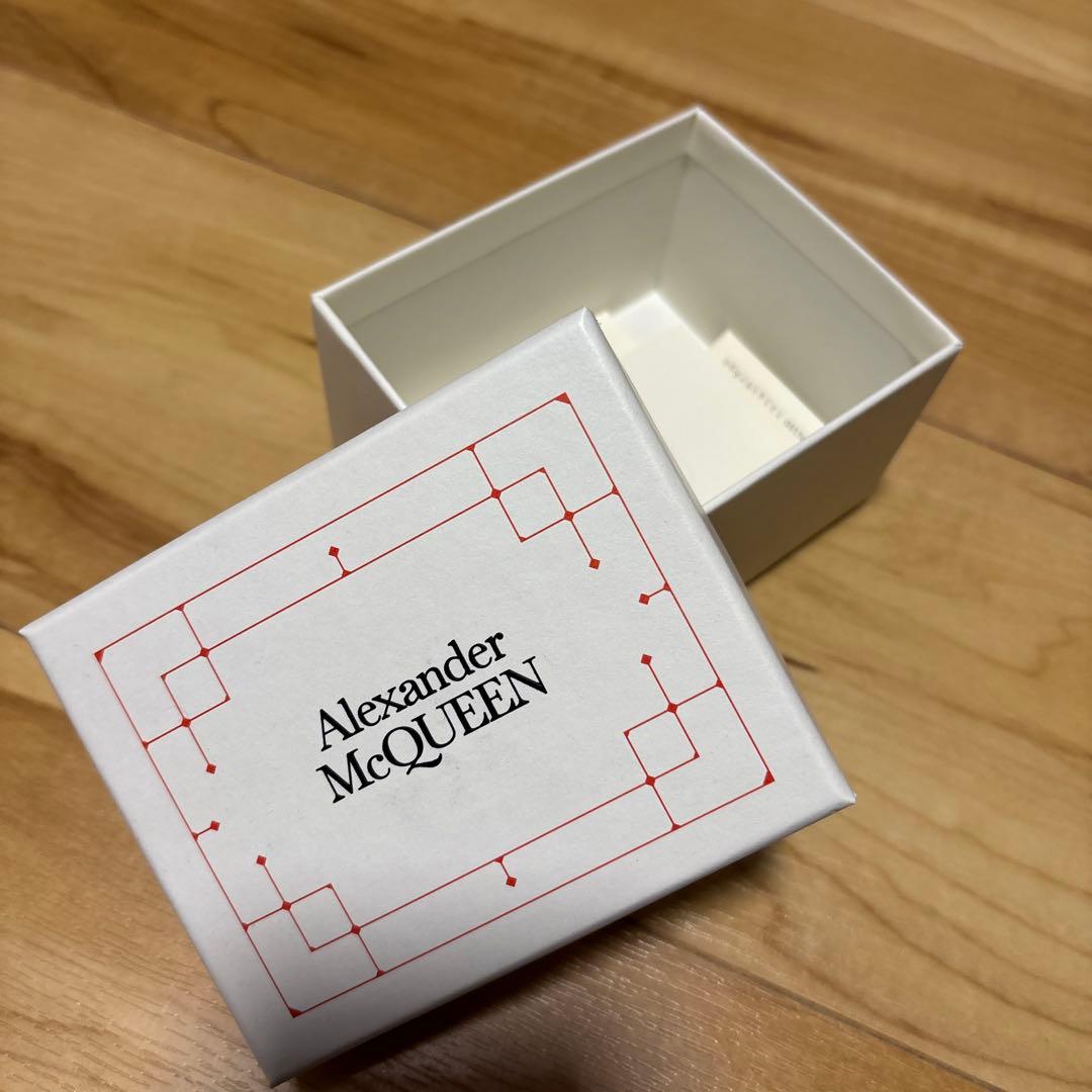 Alexander McQueen】AirpodsPro ケース - メルカリ