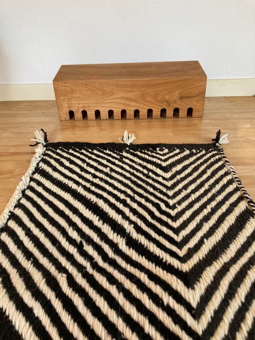 モロッコ直輸入 手織りラグ モノトーン 幾何学柄 一点物 ※傷あり