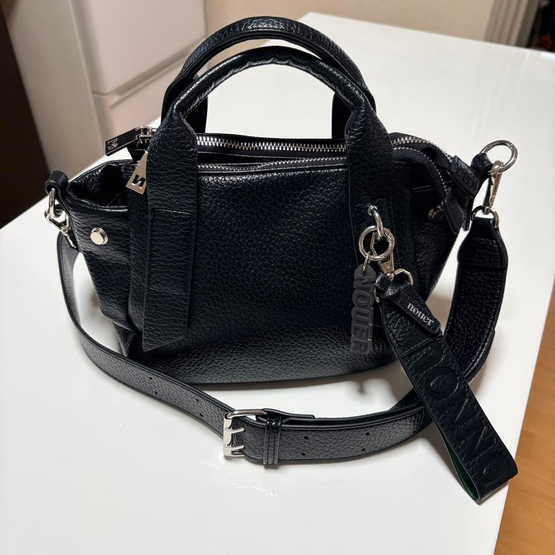 nouer 2way ショルダーバッグ ブラック チャーム3点付き - メルカリ