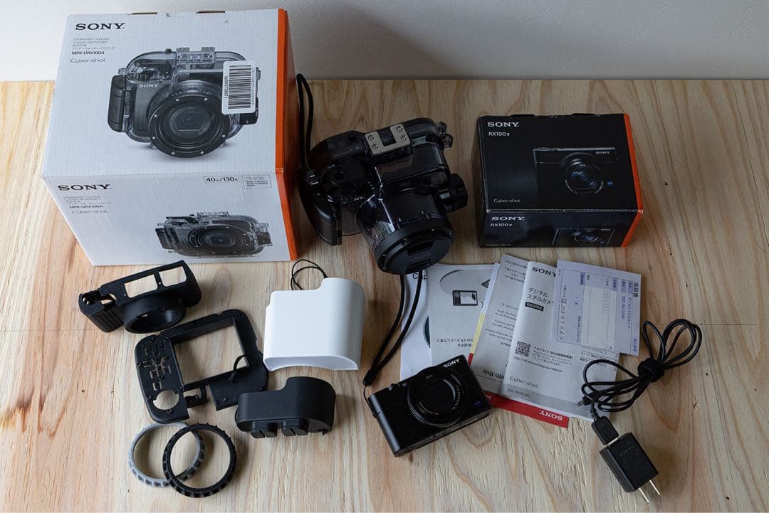 SONY RX100Ⅴ（M5）+オマケ多数　コンパクトデジタルカメラ Amazon.co.jp: ソニー デジタルスチルカメラ「DSC-RX100M5」SONY Cyber