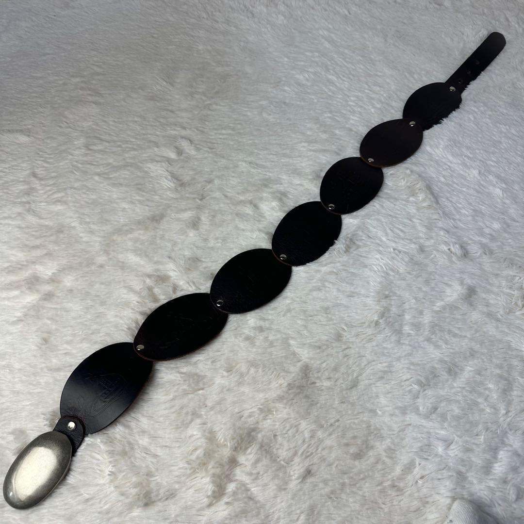 ヴィヴィアン レザーベルト フラワーデザイン オーブ型押印 - メルカリ