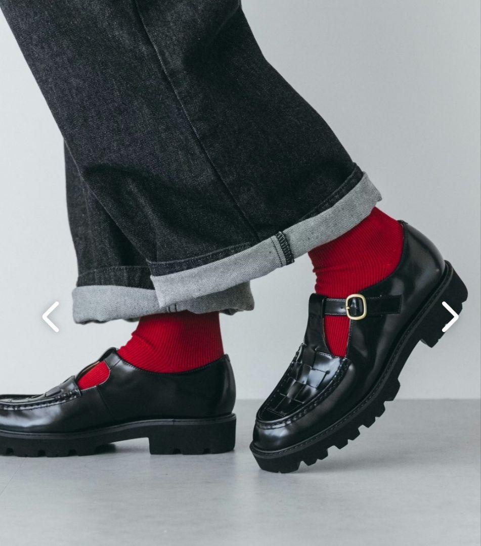 「つま先踊る、大人の相棒」こだわりソールのTストラップシューズ　24.5cm