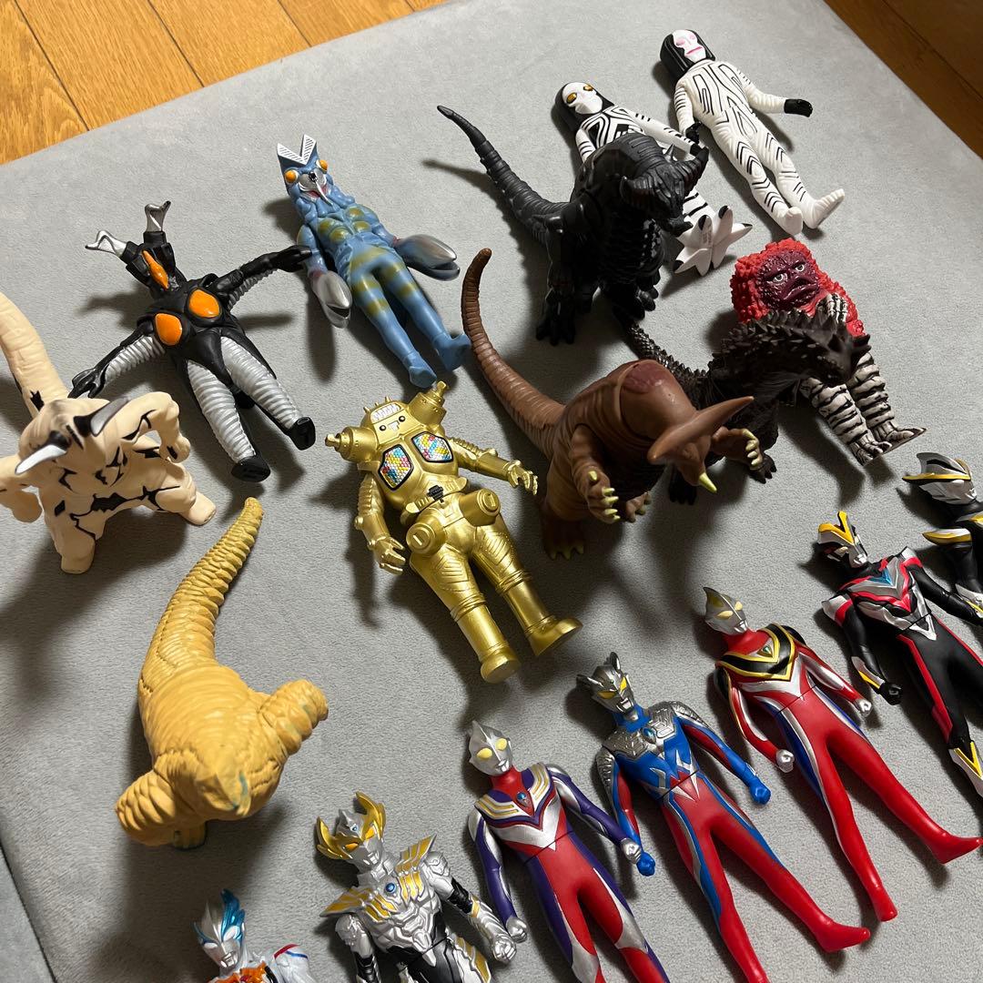 ウルトラマンソフビ 59体 マント3つ付き☆ - メルカリ