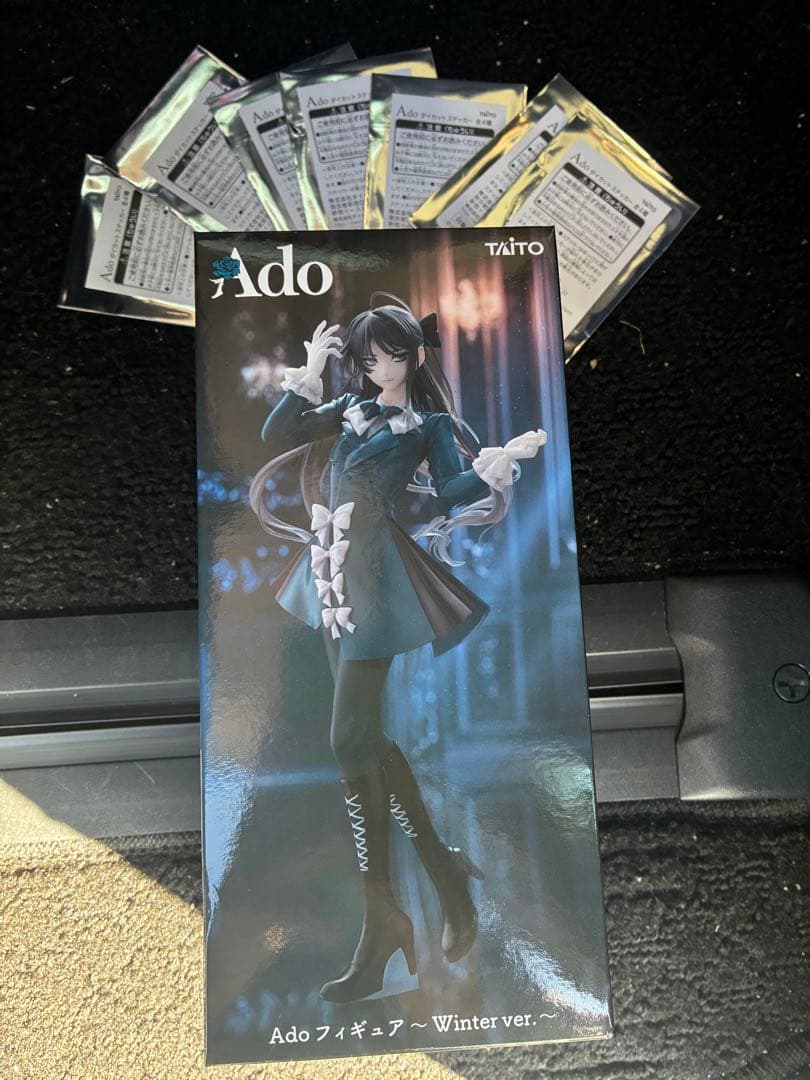 ラウンドワン限定 Ado フィギュア Winter ver. ステッカー7枚付き