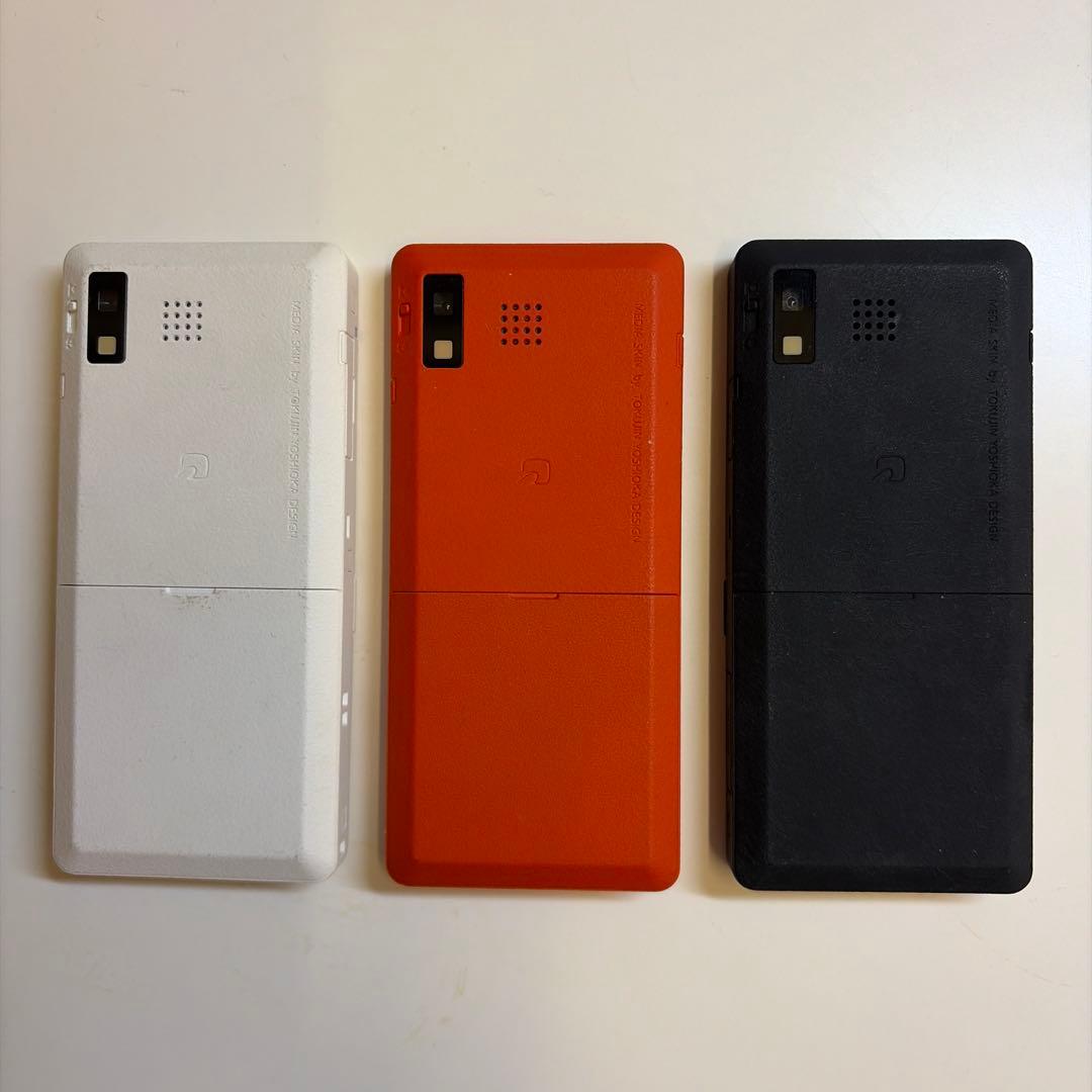 モックアップ｜au MEDIA SKIN｜ガラケー｜吉岡徳仁｜プロダクト