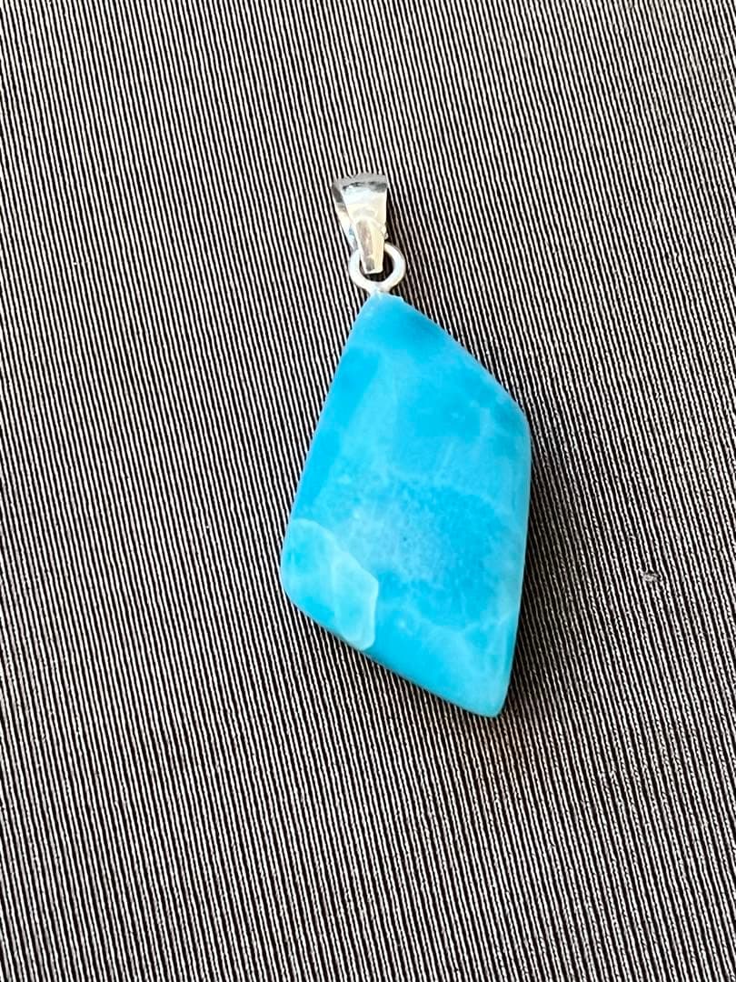 天然石ラリマー☆高品質！ひし型ペンダントトップ☆マリンブルー＆形が