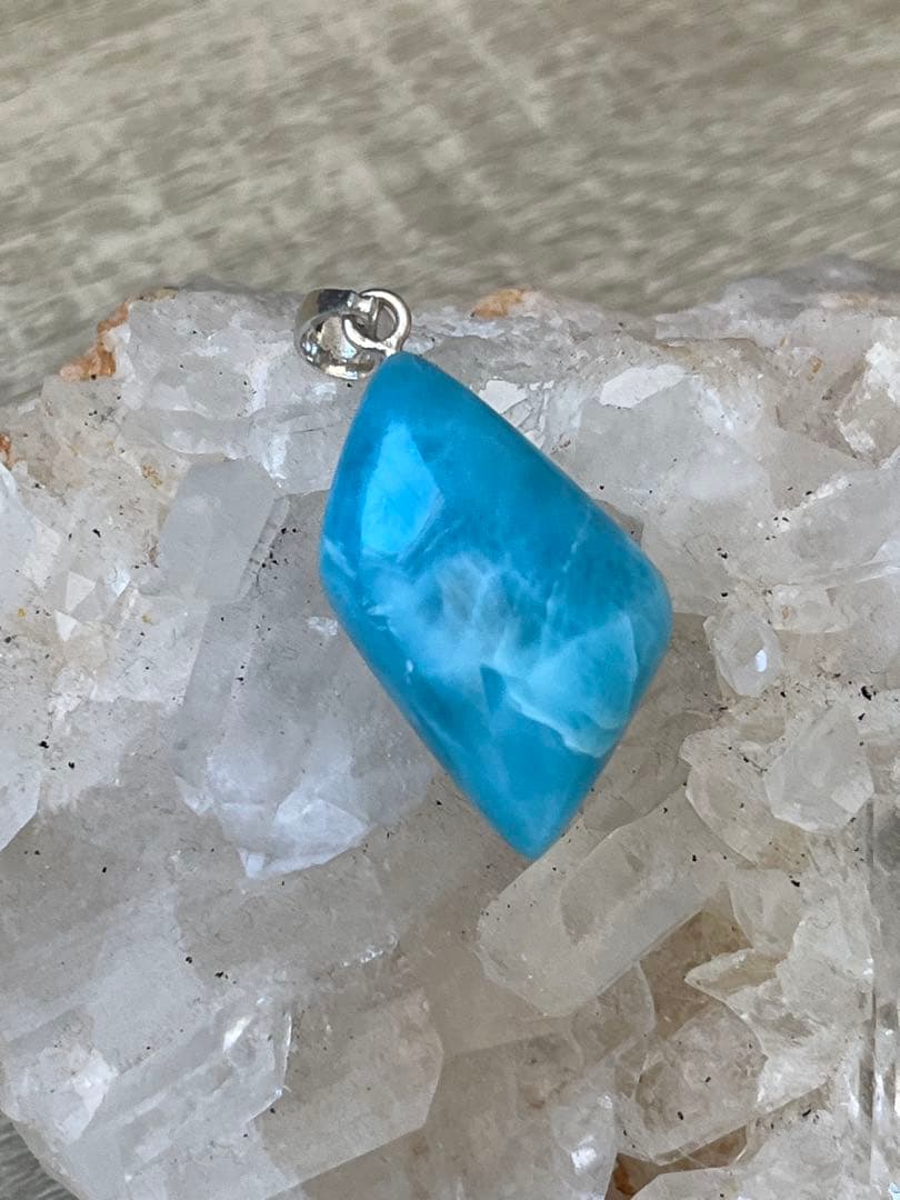 天然石ラリマー☆高品質！ひし型ペンダントトップ☆マリンブルー＆形が