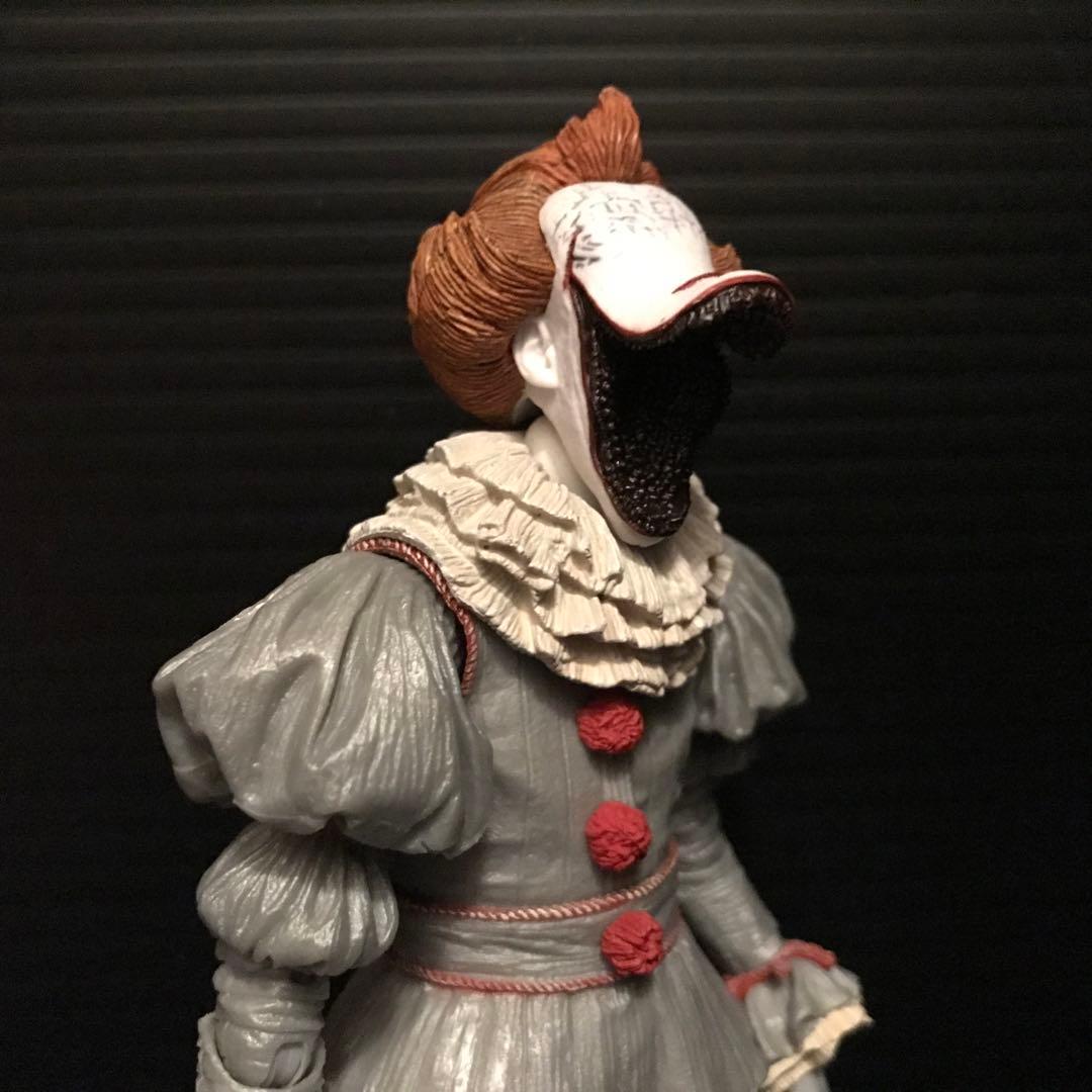 NECA アルティメットペニーワイズ ザ・ダンシング・クラウン