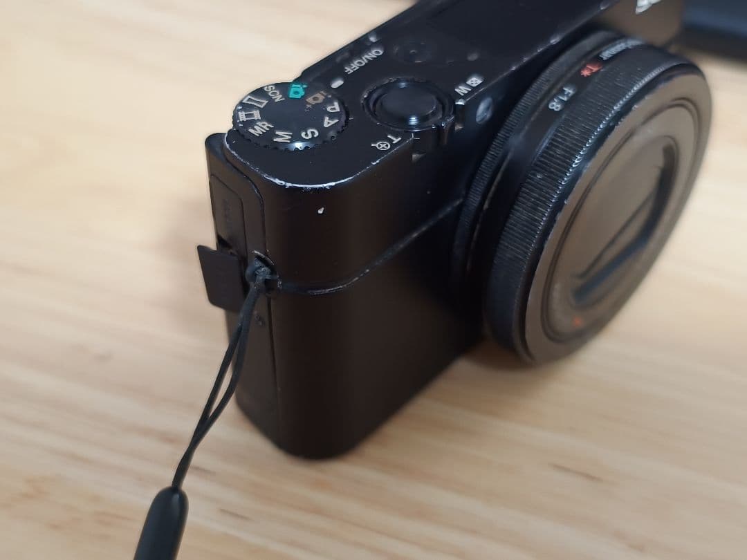 SONY DSC-RX100M3 デジカメ【動作問題なし・外観悪い】