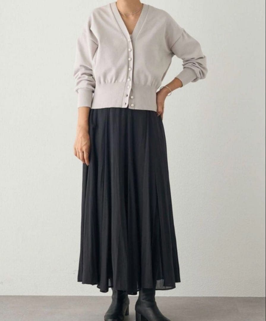 新品未使用タグ付き BEARDSLEY パールボタンカーディガン グレー