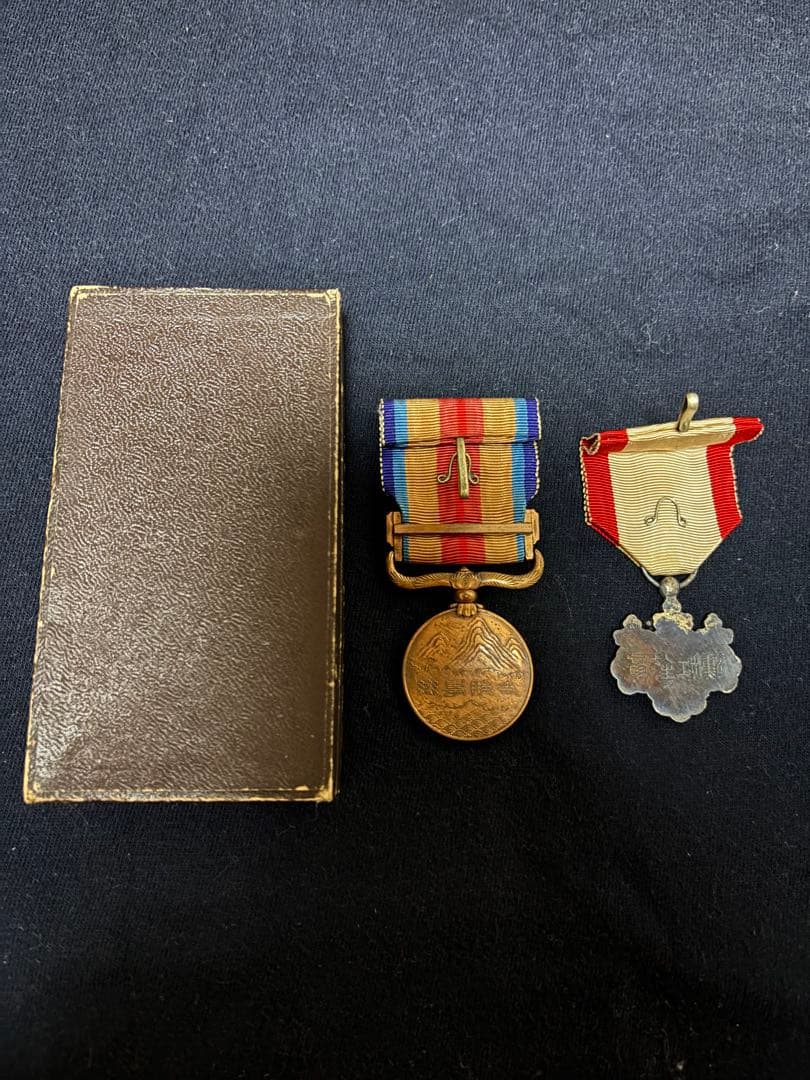 勲八等白色桐葉章と支那事変従軍記章 - メルカリ