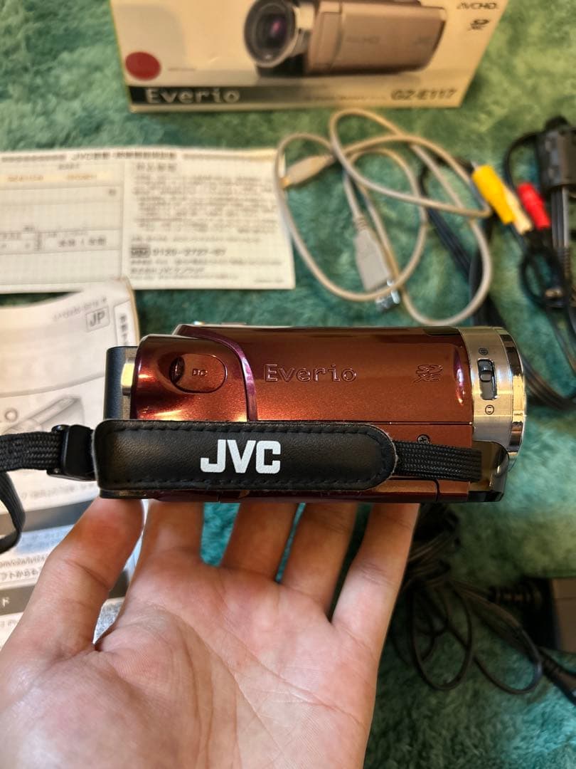 美品 JVC Everio GZ-E117 バッテリー2個付 ビデオカメラ - メルカリ