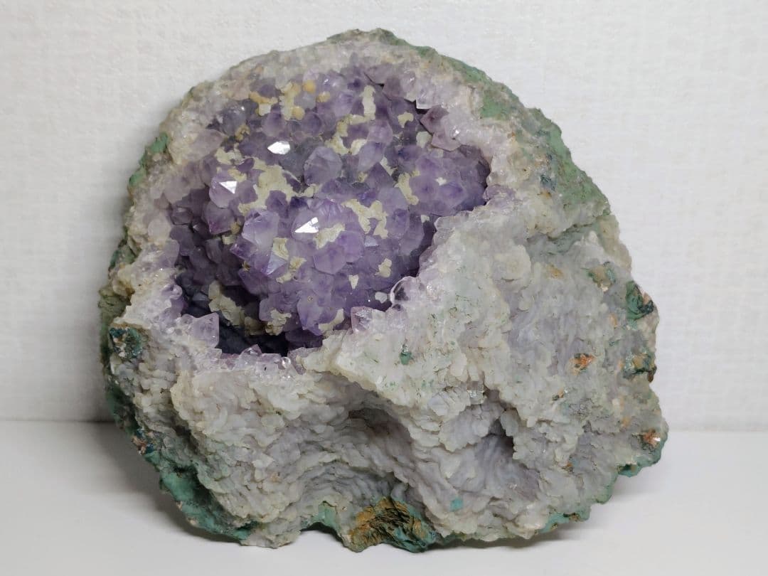 アメジスト 1.8kg 水晶 クォーツ 原石 鑑賞石 自然石 誕生石 鉱物 水石